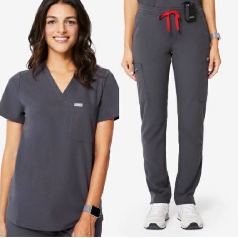 Figs women scrub set in Charcoal. Catarina Top XS. Zamora Jogger Bottom XSP